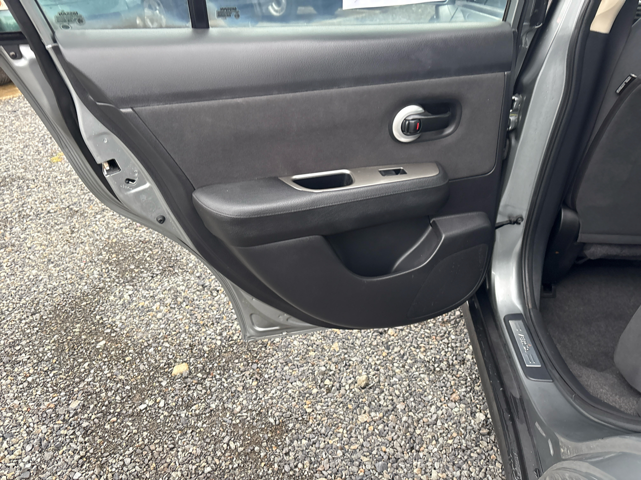 Nissan Versa 1.8 S Hatchback 2009