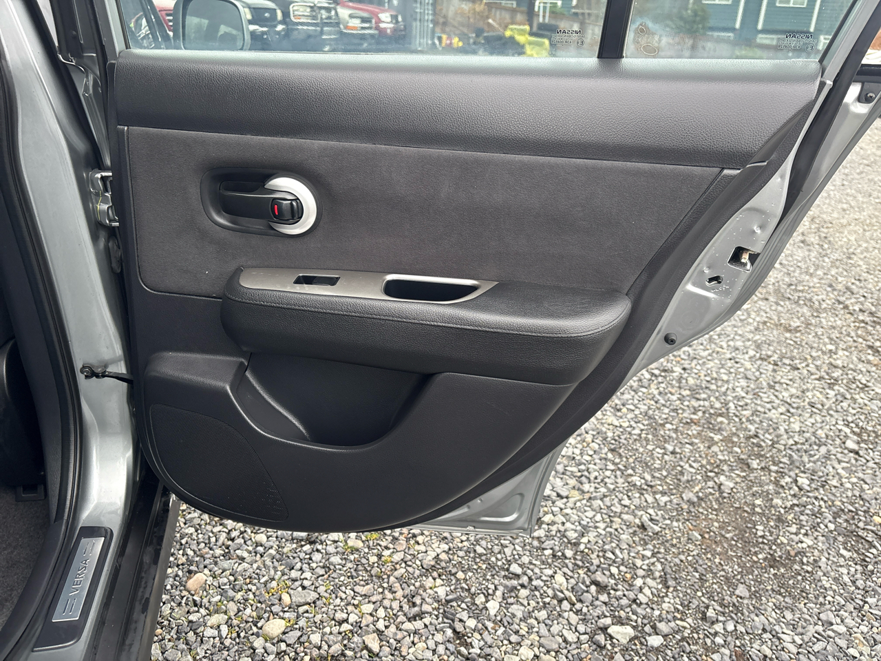 Nissan Versa 1.8 S Hatchback 2009