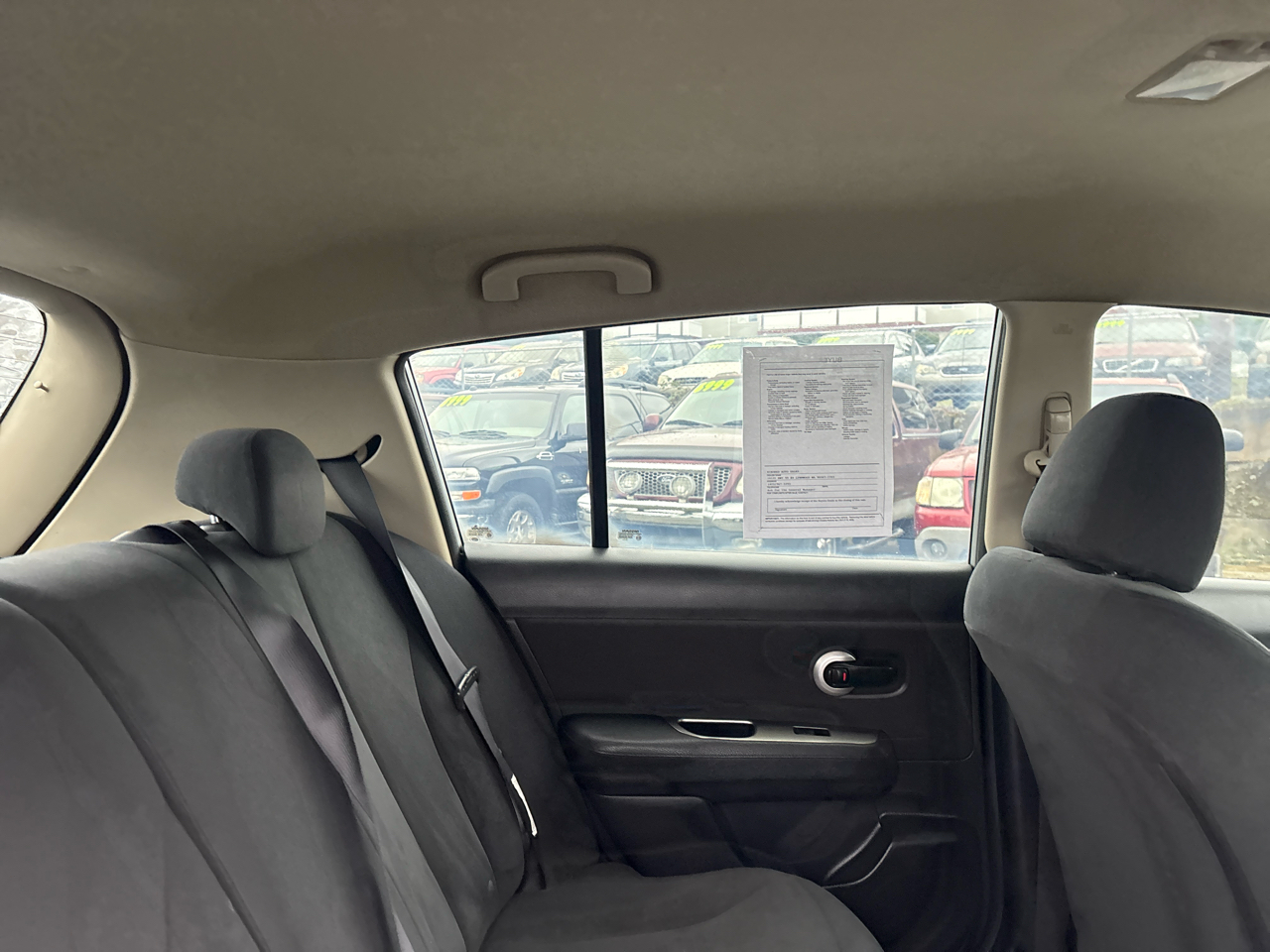 Nissan Versa 1.8 S Hatchback 2009