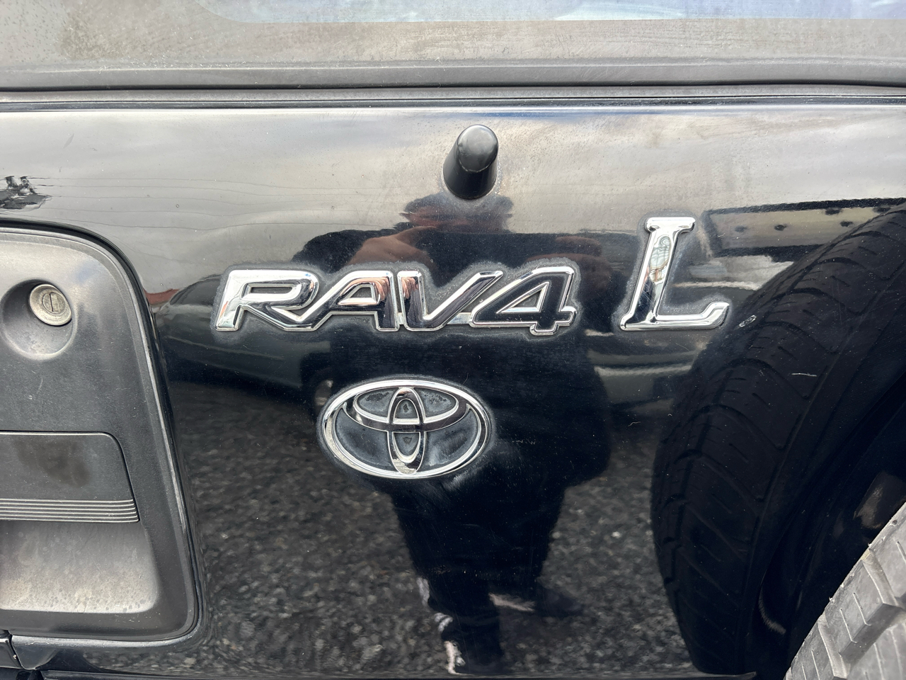 Toyota RAV4 4-Door 4WD 1999
