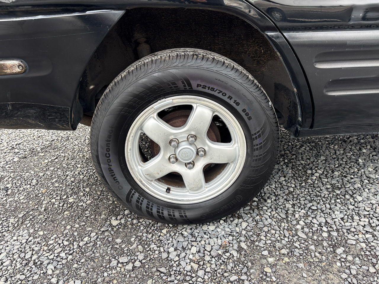 Toyota RAV4 4-Door 4WD 1999