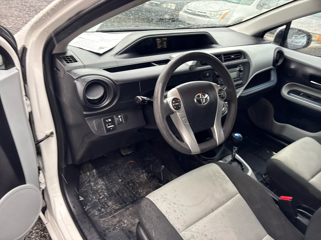 Toyota Prius c One 2012