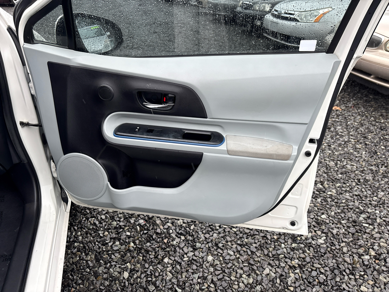 Toyota Prius c One 2012