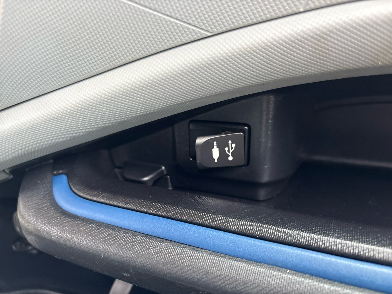 Toyota Prius c One 2012