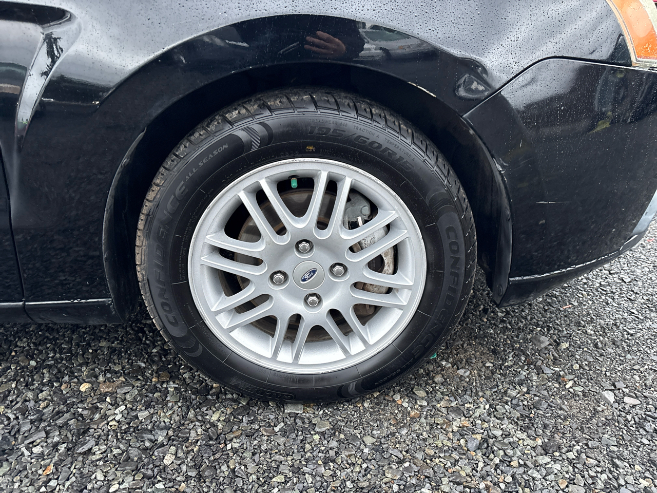 Ford Focus SE Sedan 2011