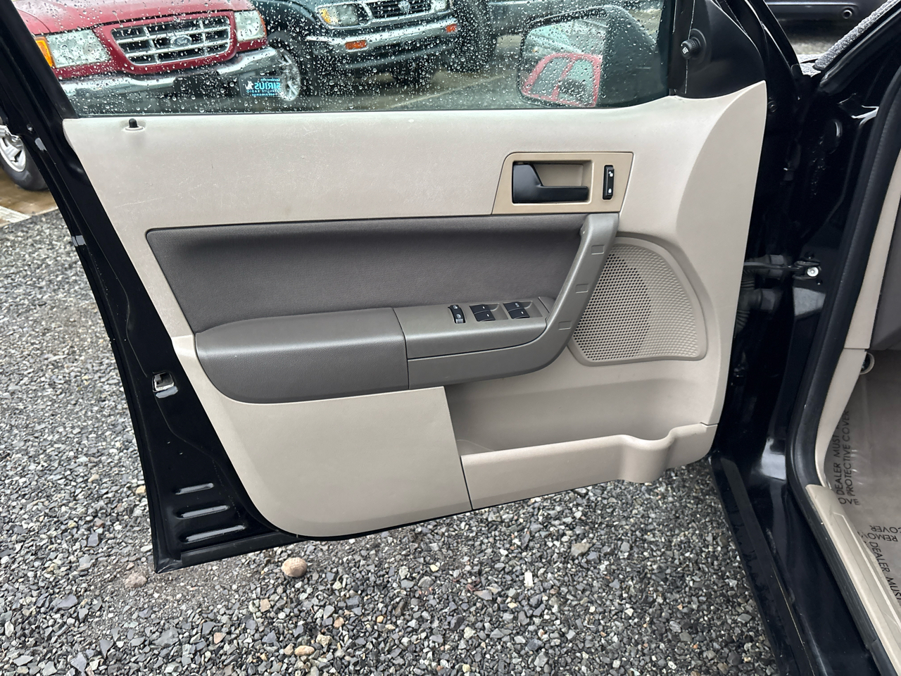 Ford Focus SE Sedan 2011