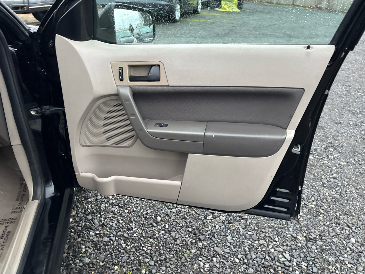 Ford Focus SE Sedan 2011