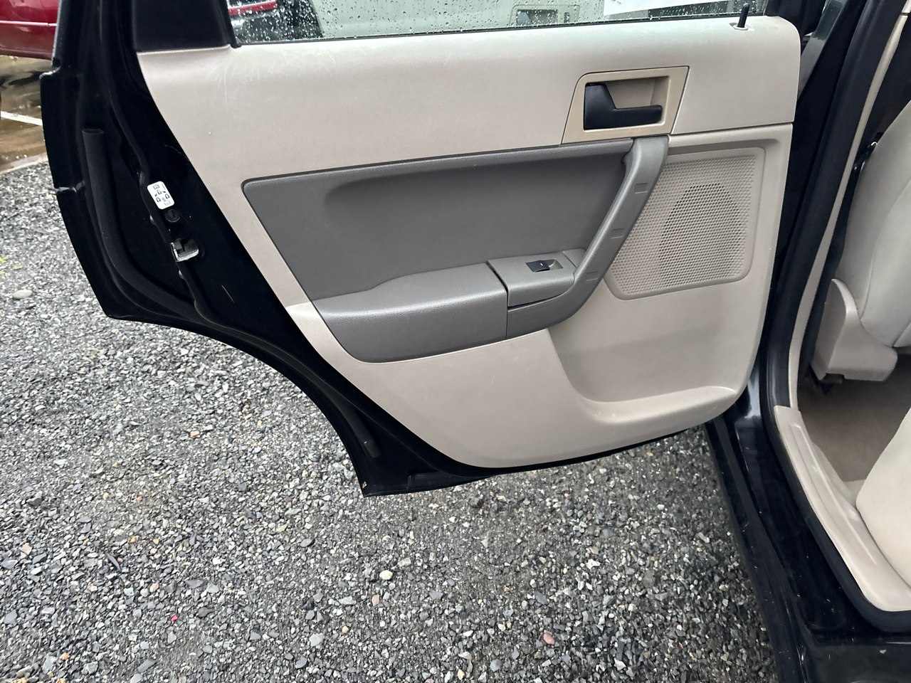 Ford Focus SE Sedan 2011