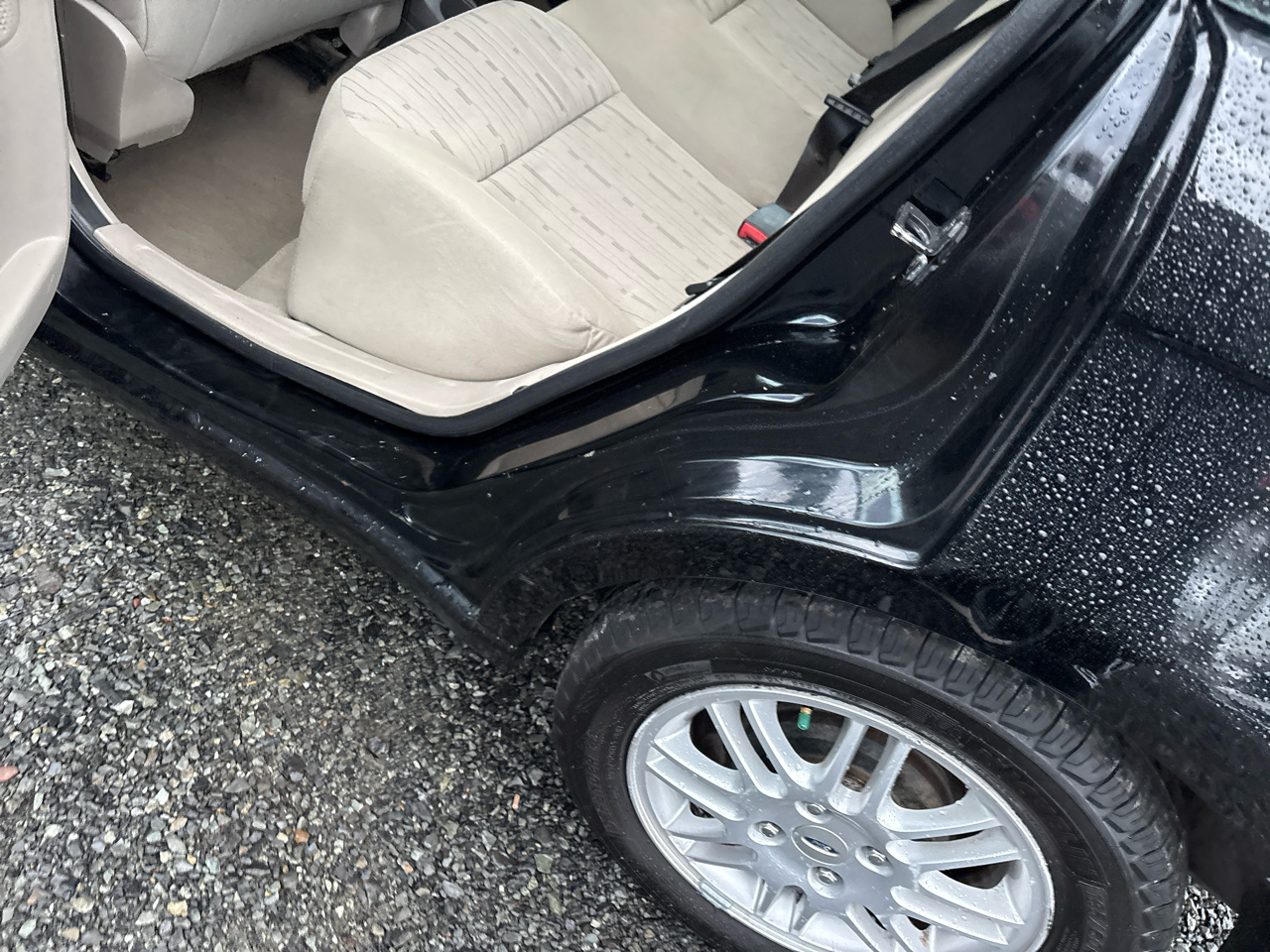 Ford Focus SE Sedan 2011