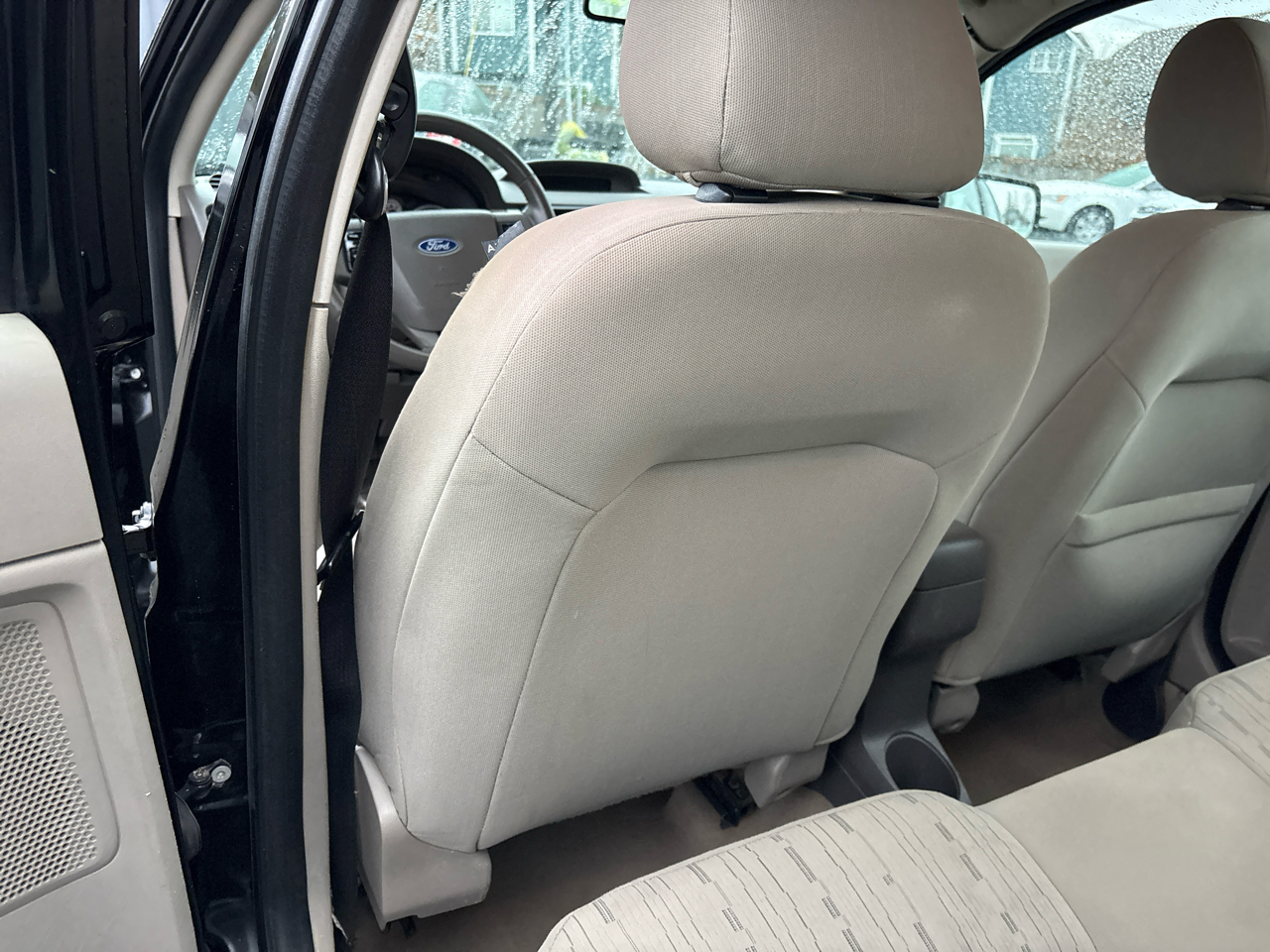 Ford Focus SE Sedan 2011