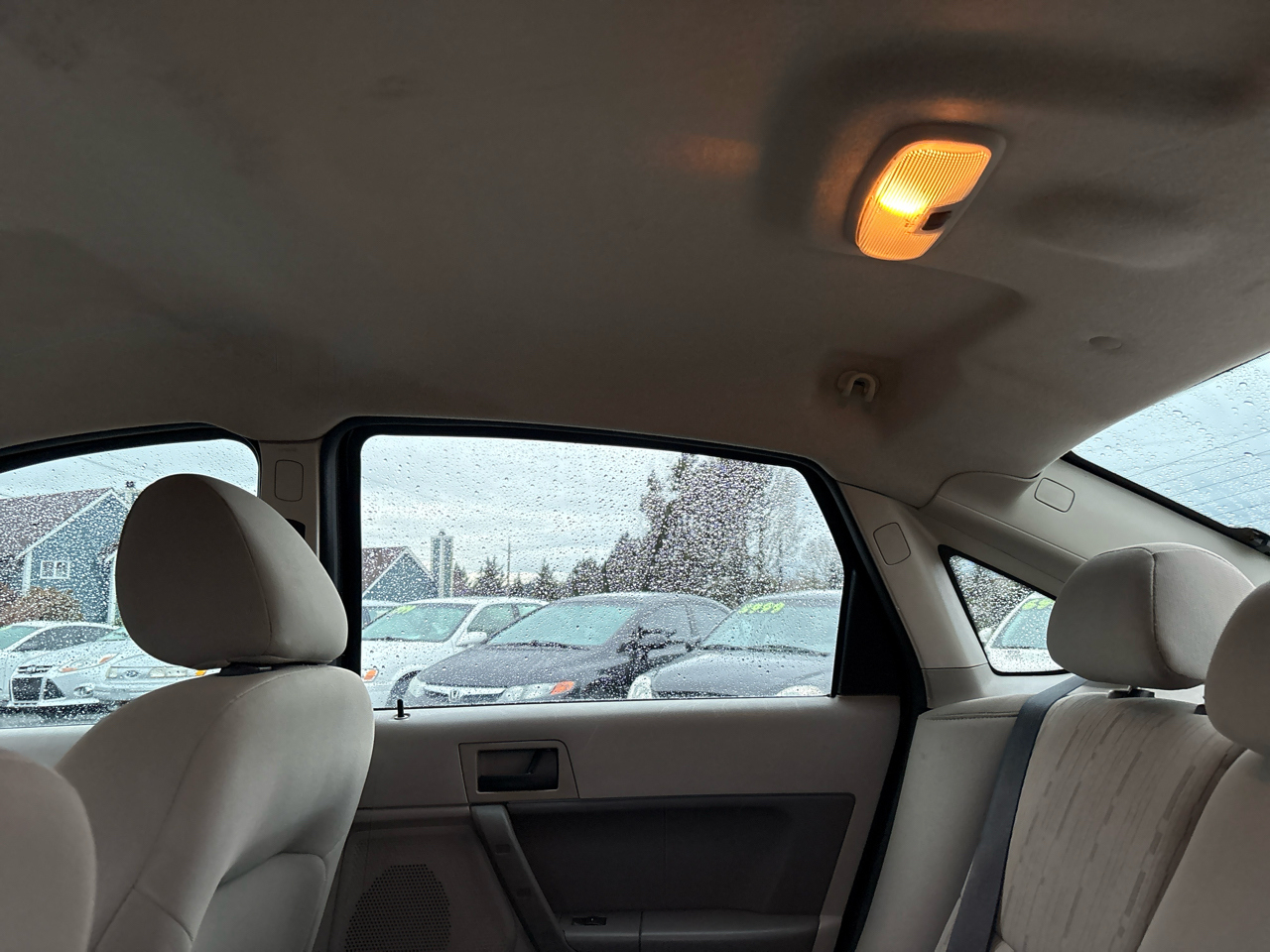 Ford Focus SE Sedan 2011