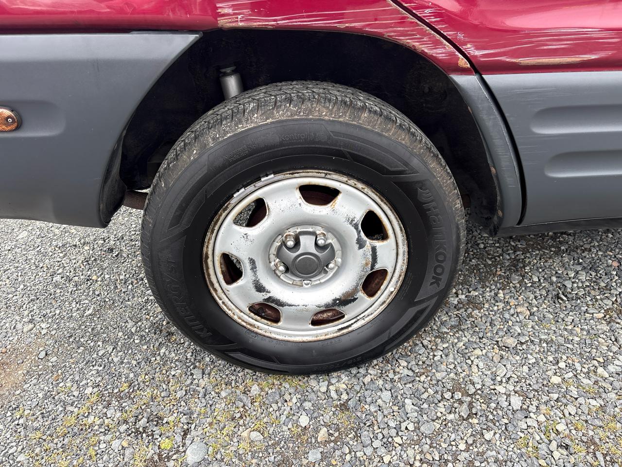 Toyota RAV4 4-Door 4WD 1997