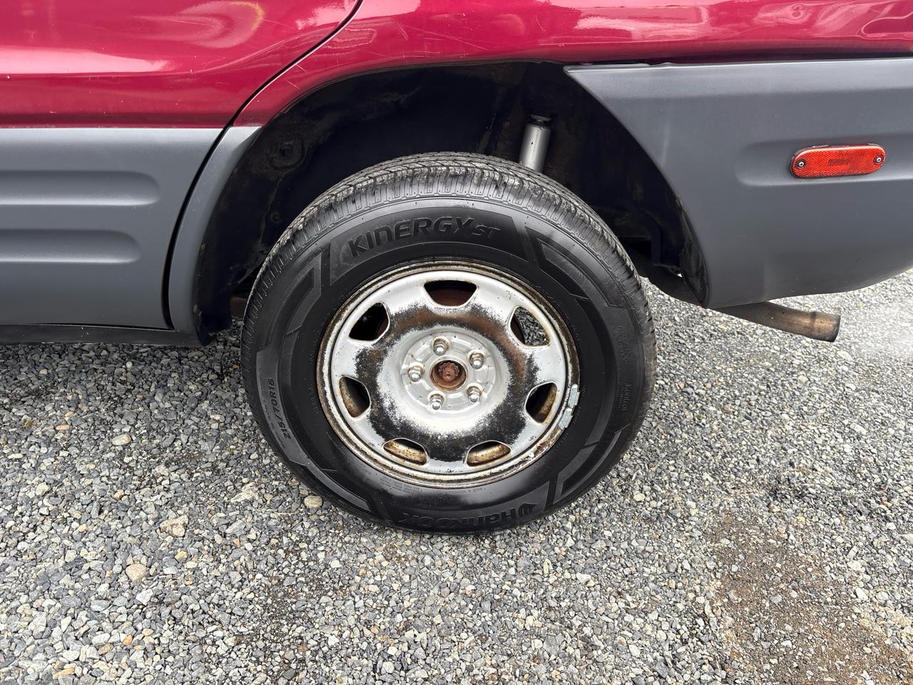 Toyota RAV4 4-Door 4WD 1997