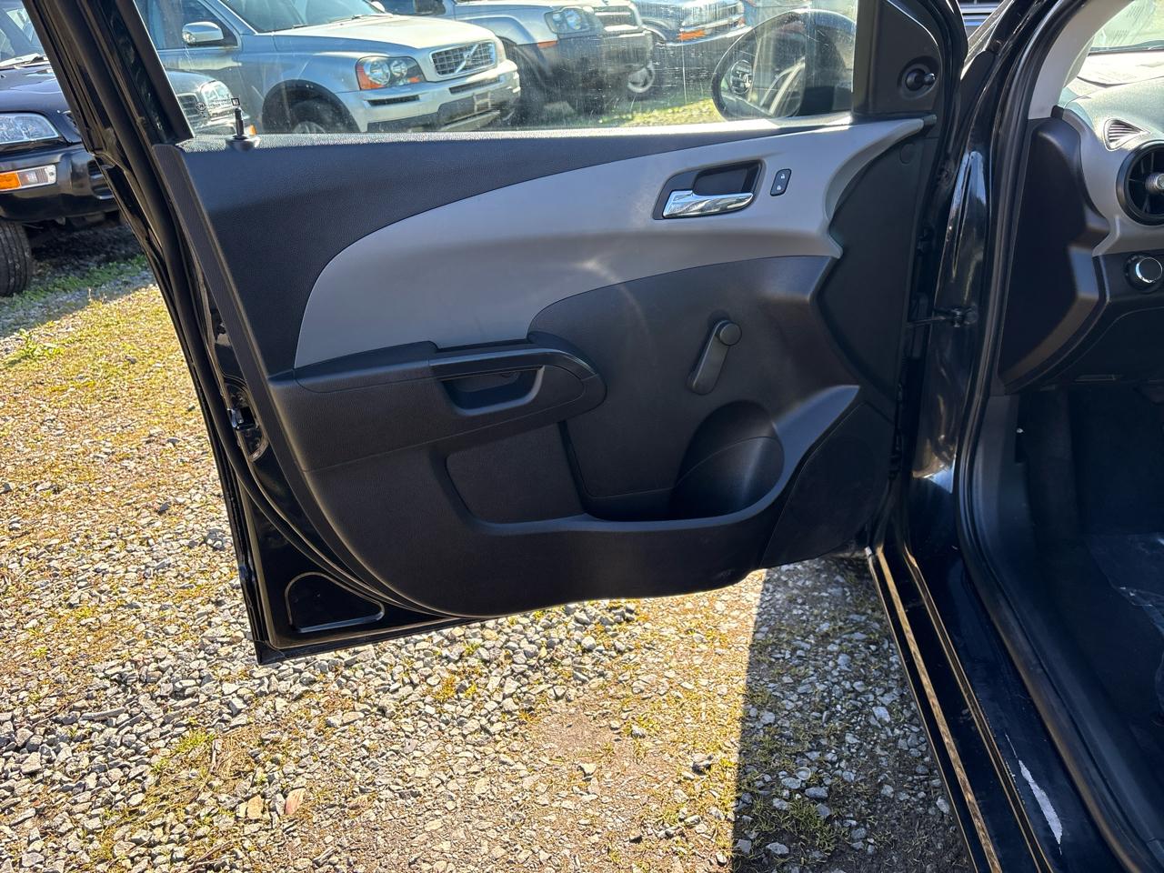 Chevrolet Sonic LS Auto Sedan 2014