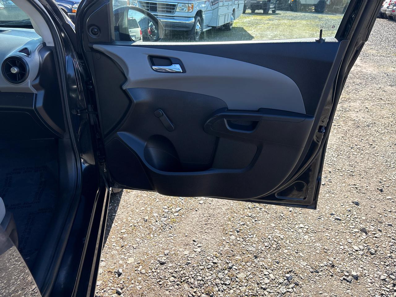 Chevrolet Sonic LS Auto Sedan 2014