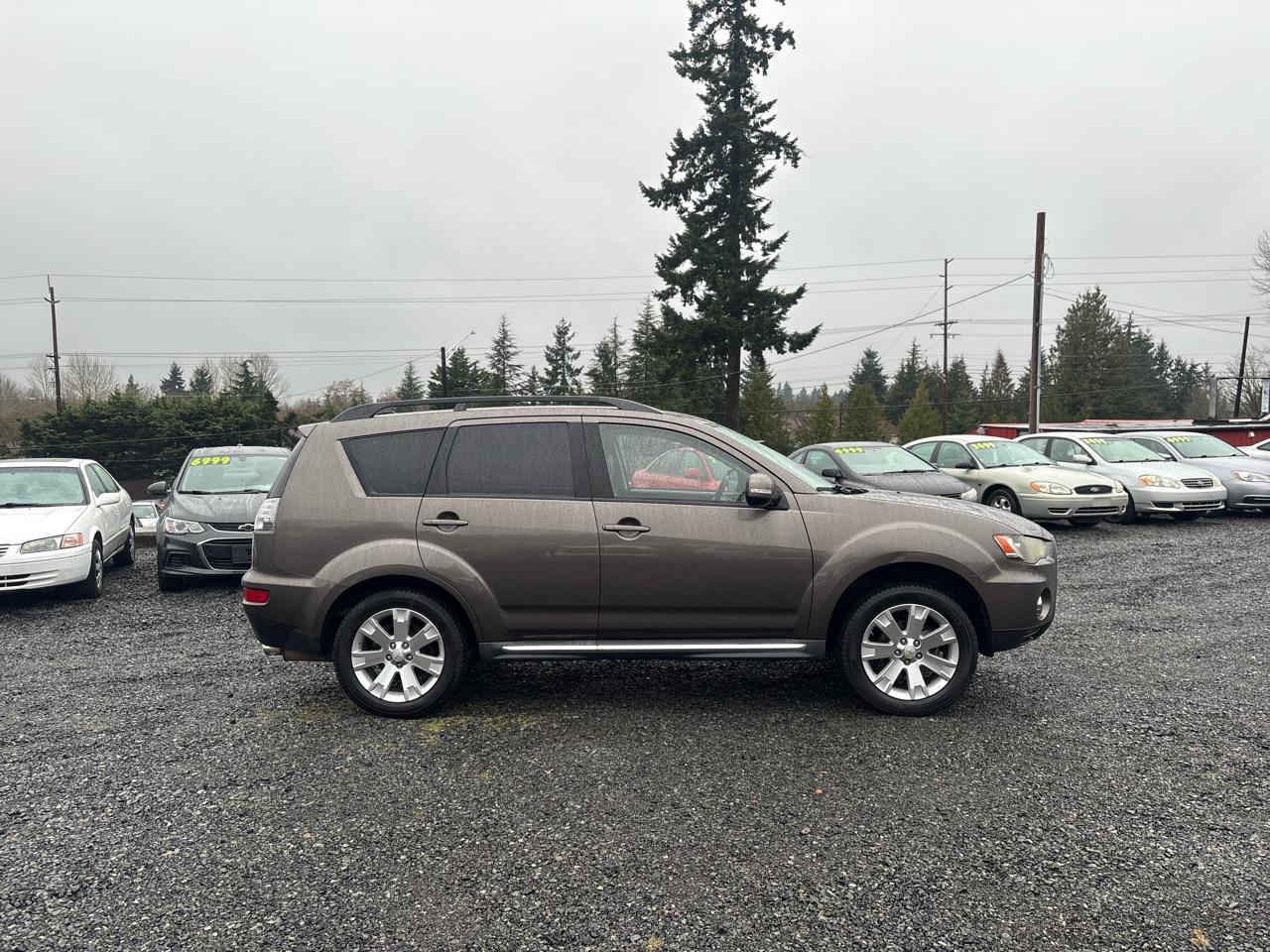 Mitsubishi Outlander SE 2WD 2011