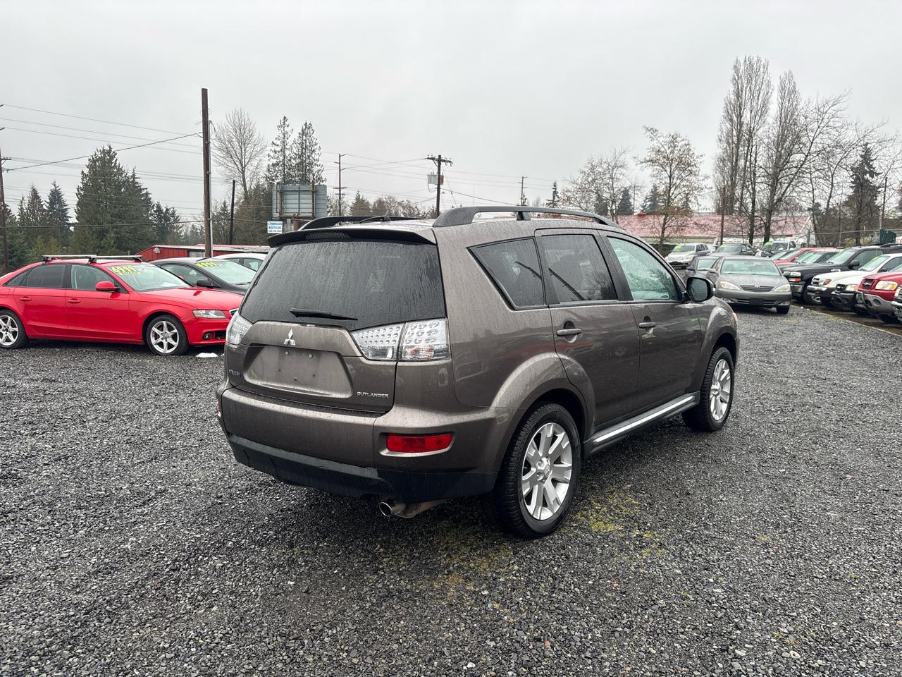 Mitsubishi Outlander SE 2WD 2011