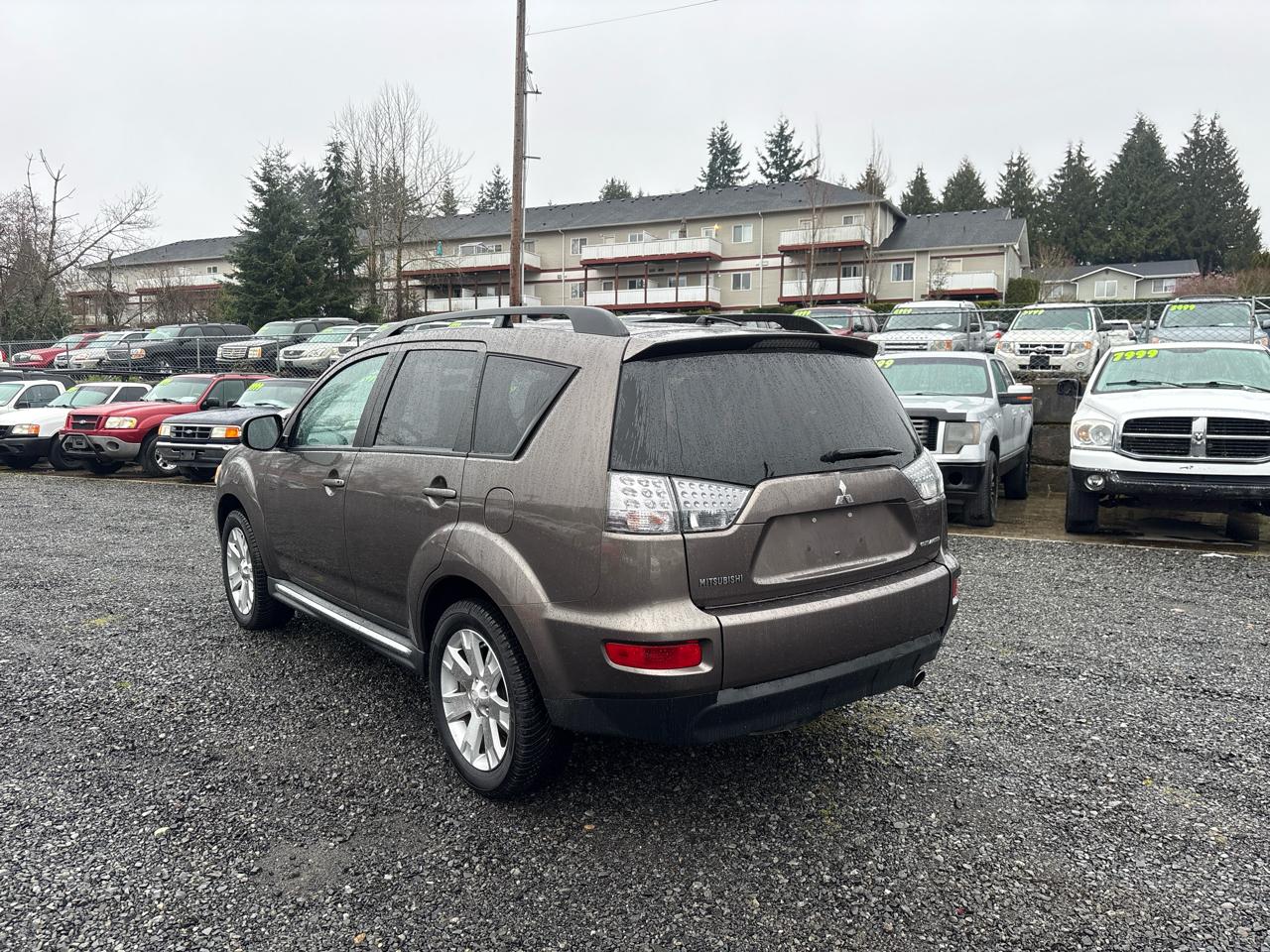 Mitsubishi Outlander SE 2WD 2011