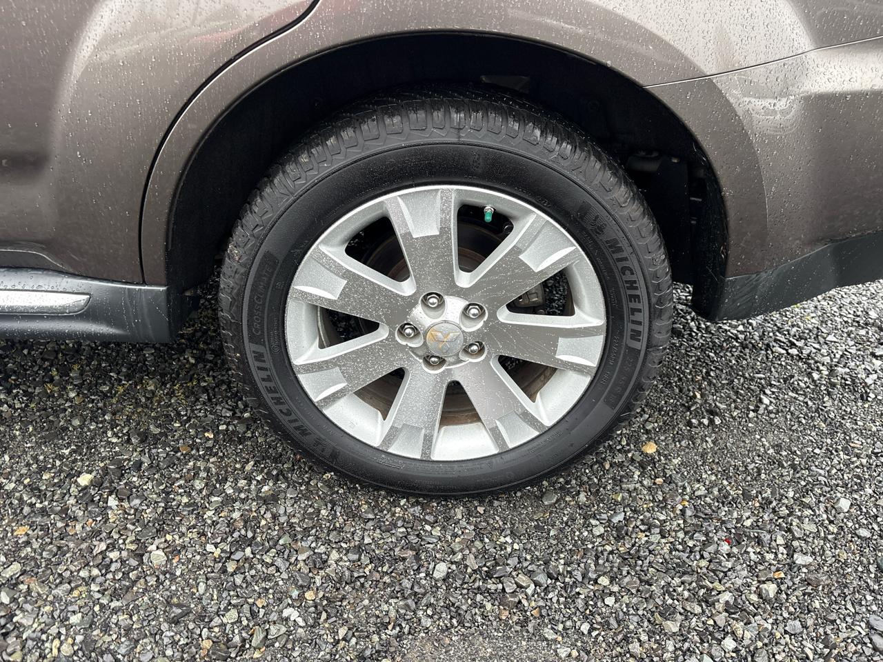 Mitsubishi Outlander SE 2WD 2011