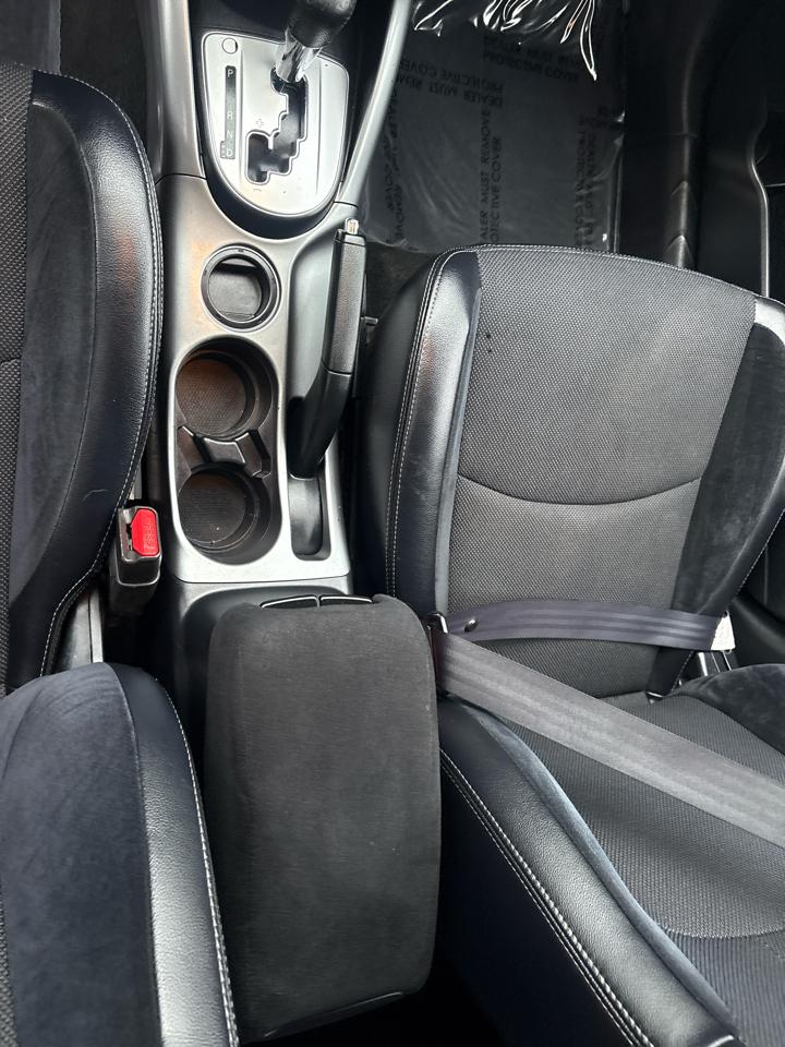 Mitsubishi Outlander SE 2WD 2011