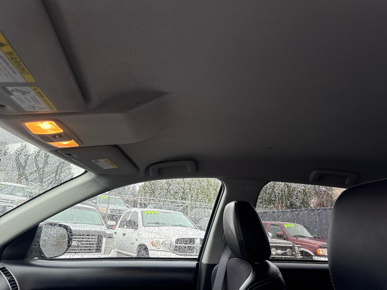 Mitsubishi Outlander SE 2WD 2011