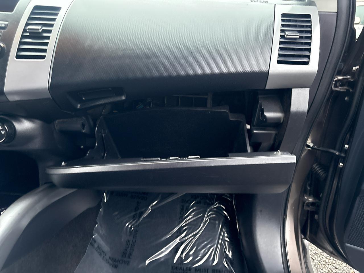 Mitsubishi Outlander SE 2WD 2011