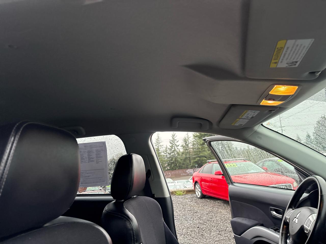 Mitsubishi Outlander SE 2WD 2011