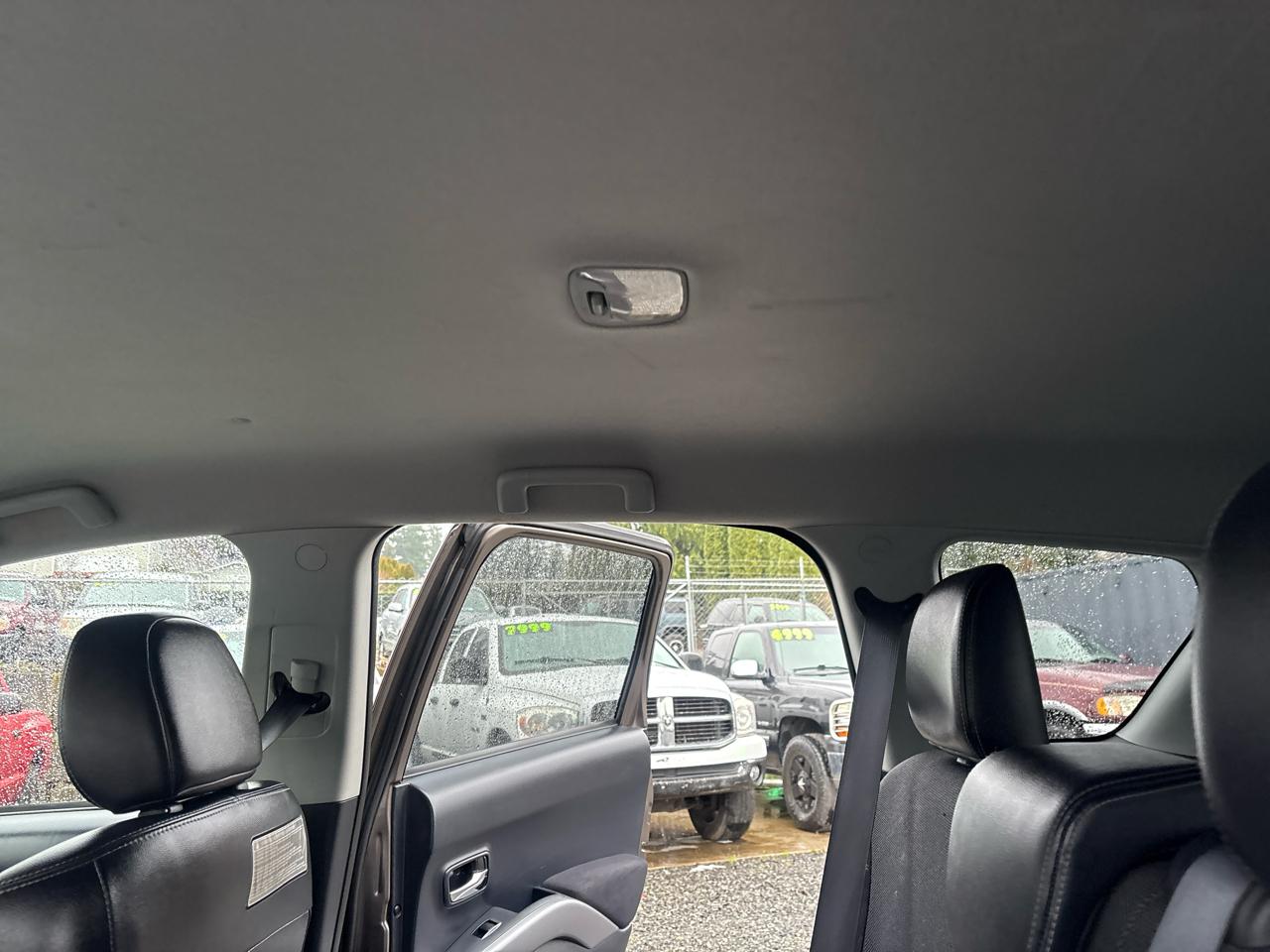 Mitsubishi Outlander SE 2WD 2011