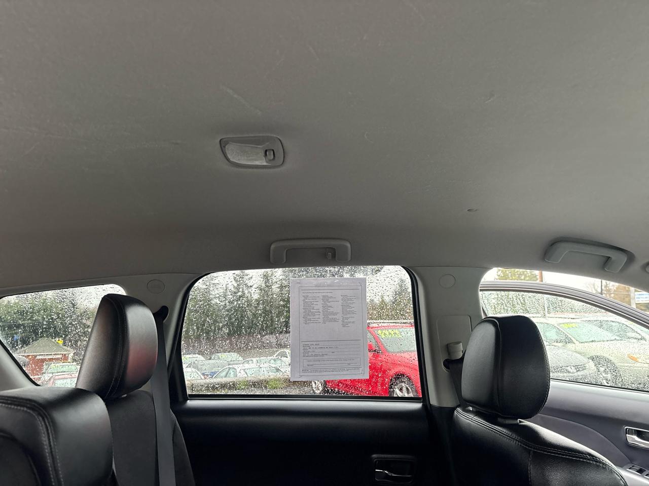 Mitsubishi Outlander SE 2WD 2011