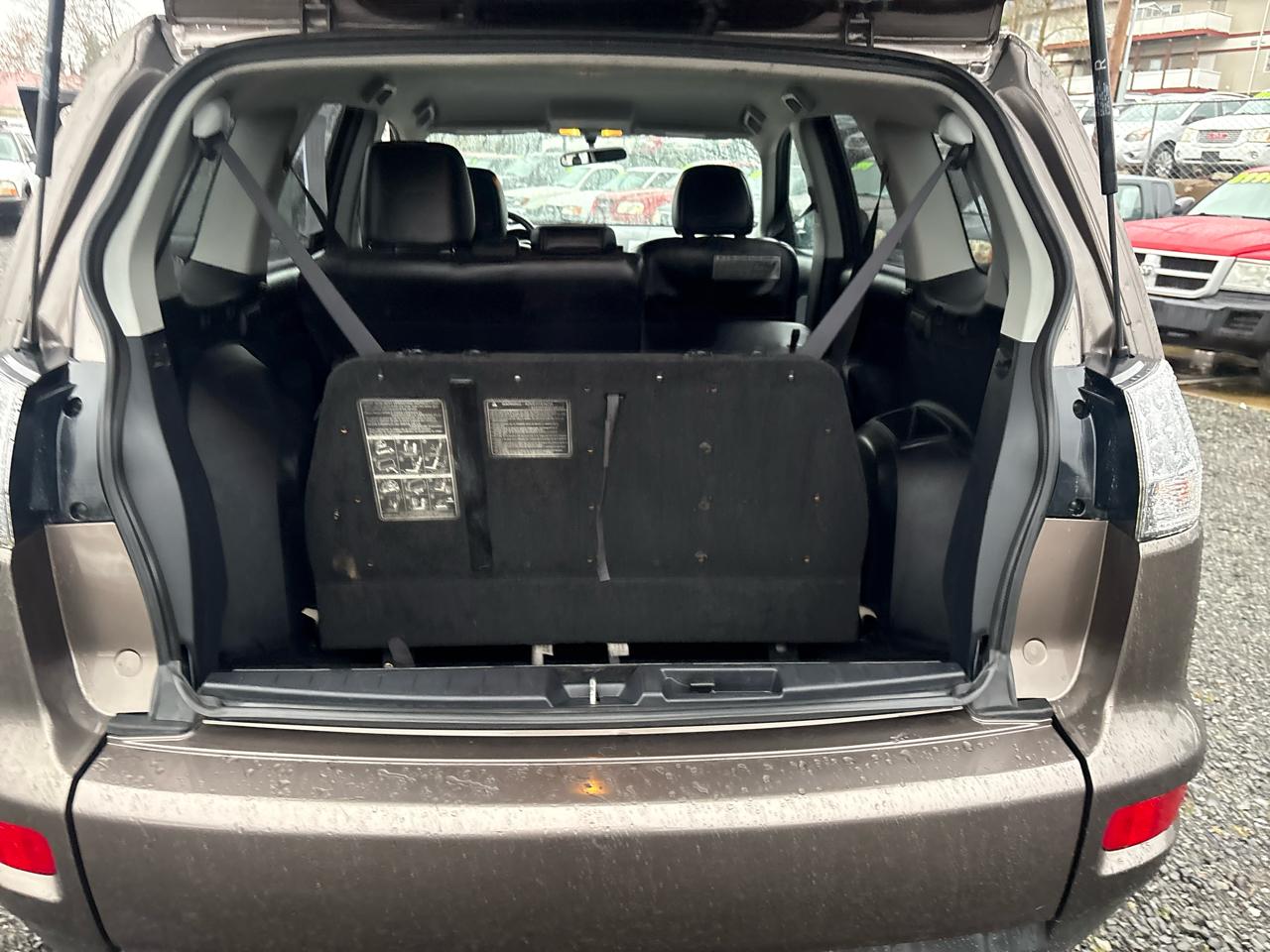 Mitsubishi Outlander SE 2WD 2011