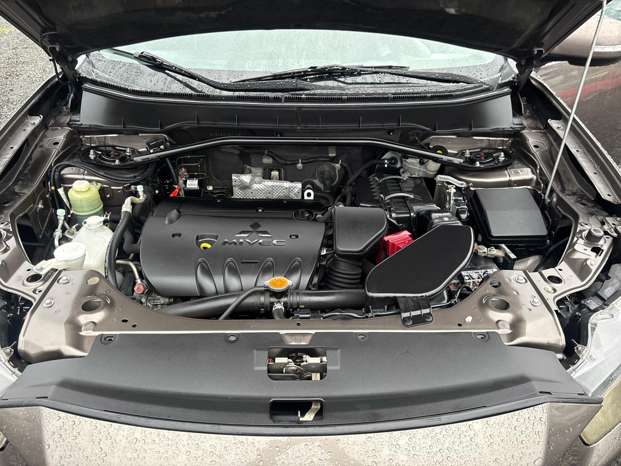 Mitsubishi Outlander SE 2WD 2011