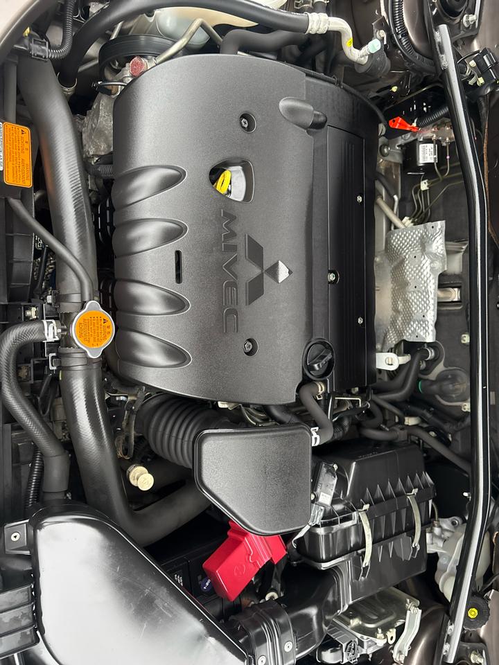 Mitsubishi Outlander SE 2WD 2011