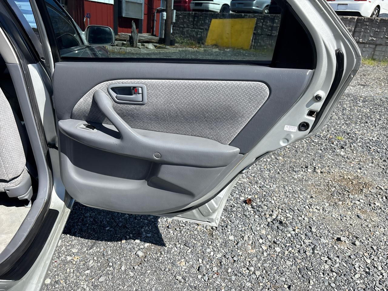 Toyota Camry CE 2001