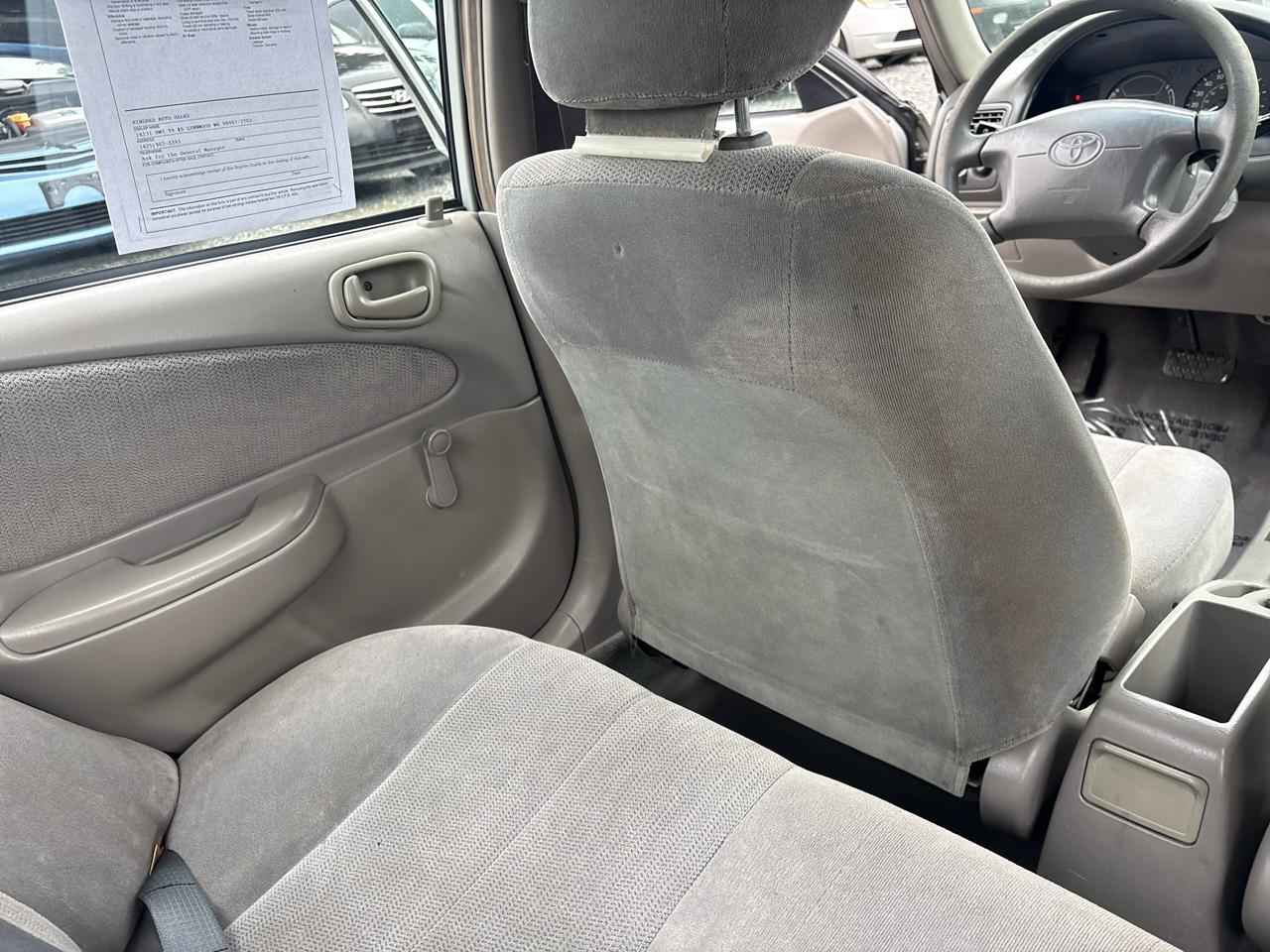 Toyota Corolla CE 2002