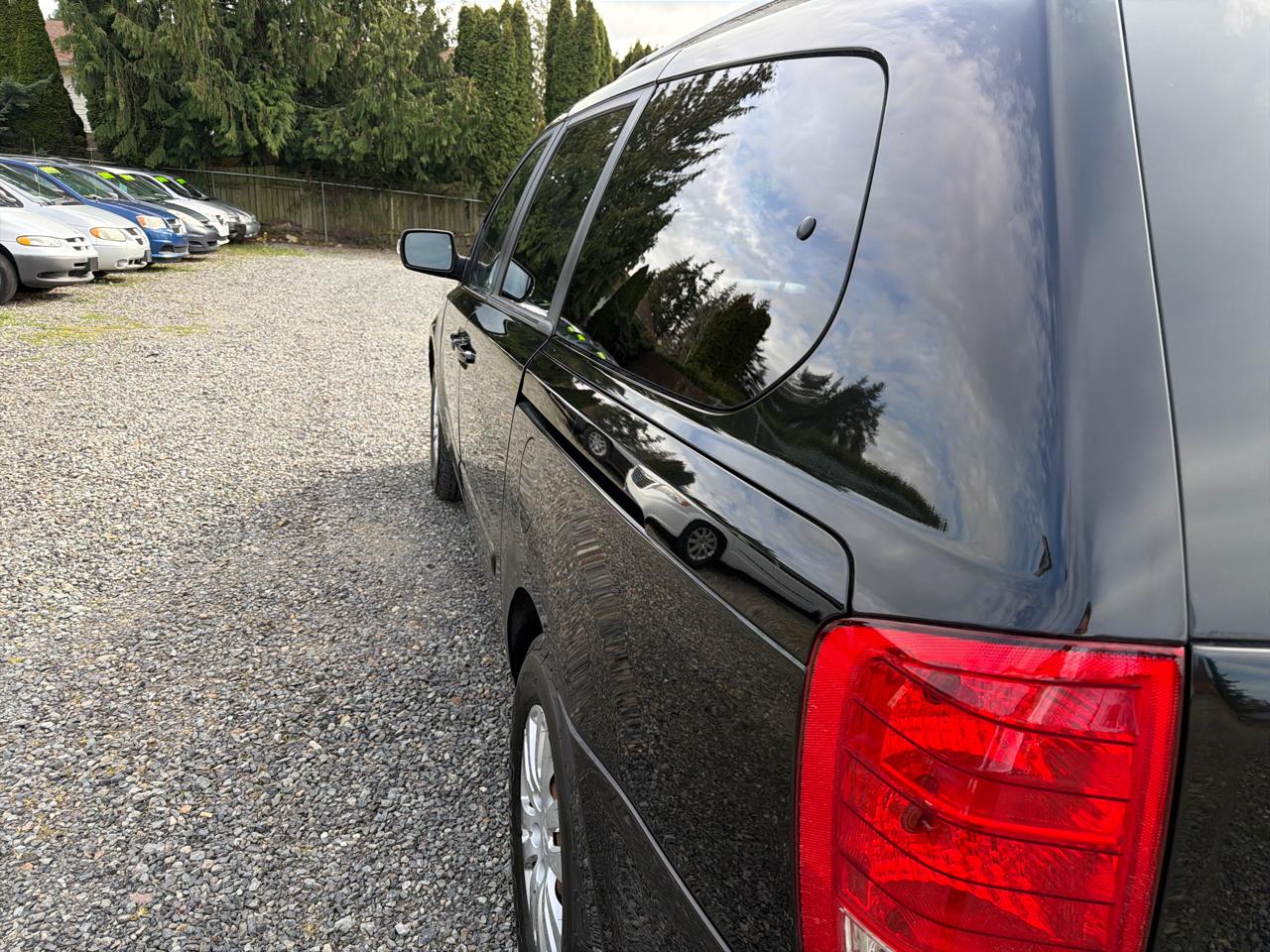 Kia Sedona LX LWB 2012