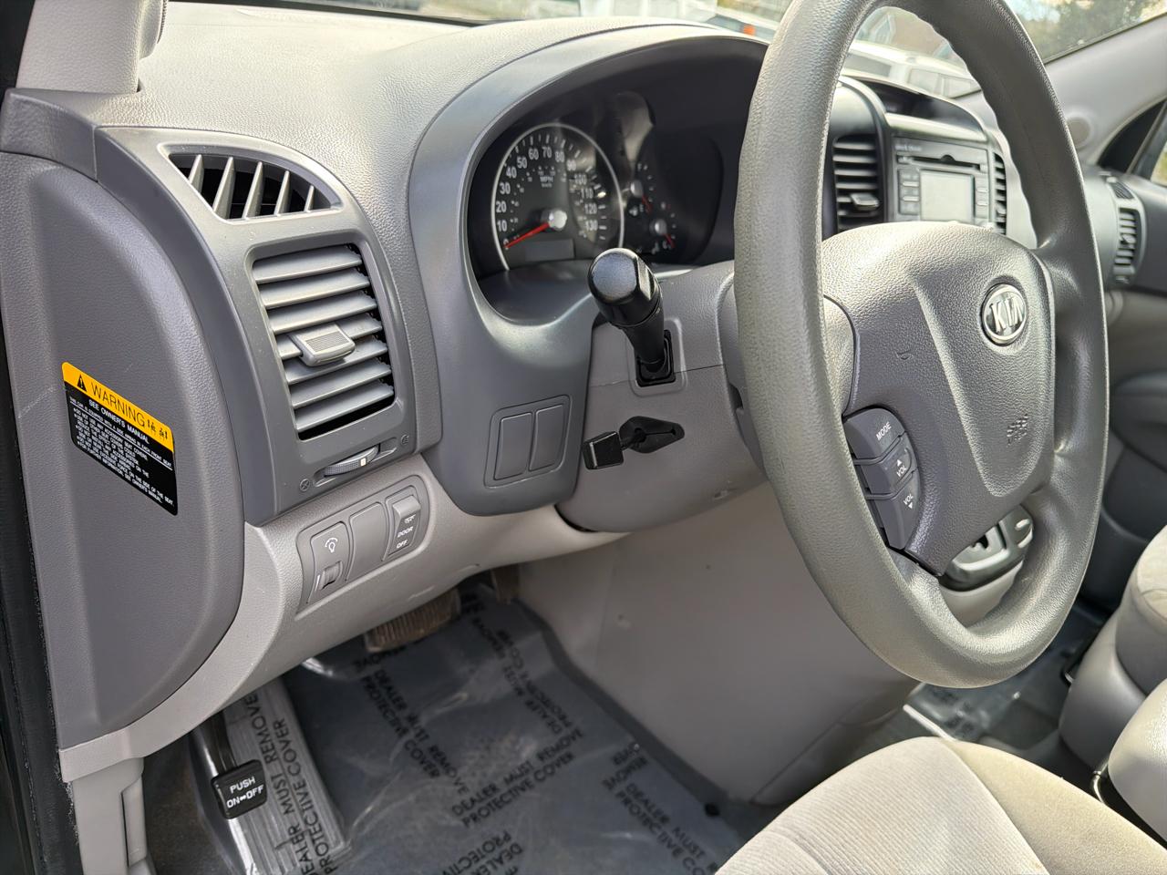 Kia Sedona LX LWB 2012