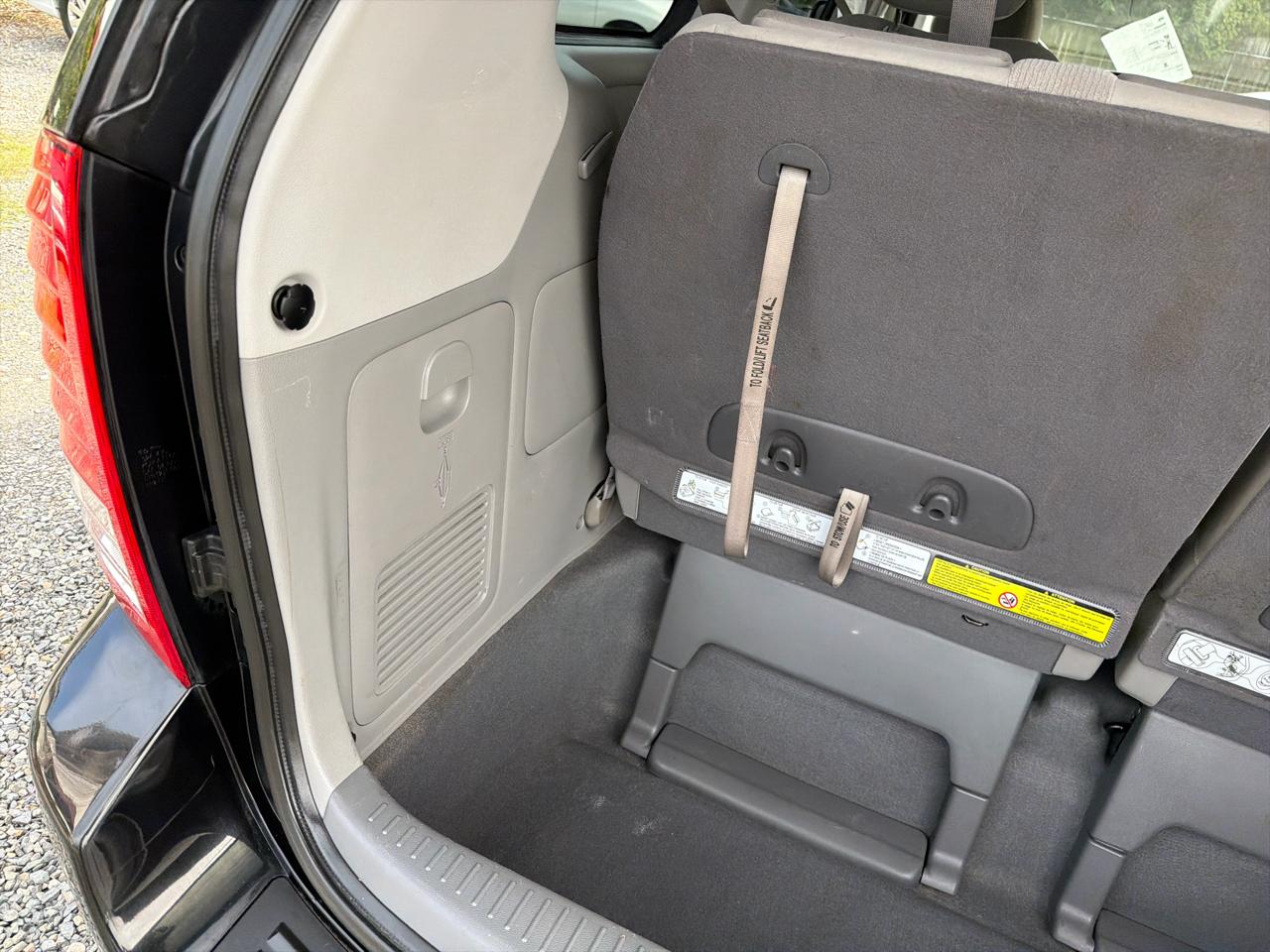 Kia Sedona LX LWB 2012