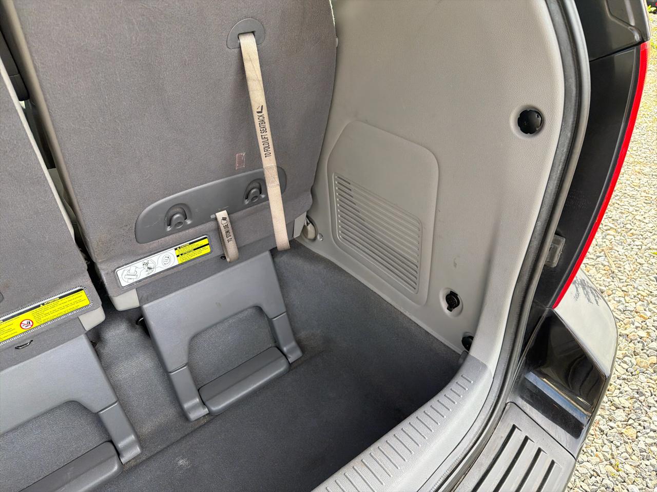 Kia Sedona LX LWB 2012