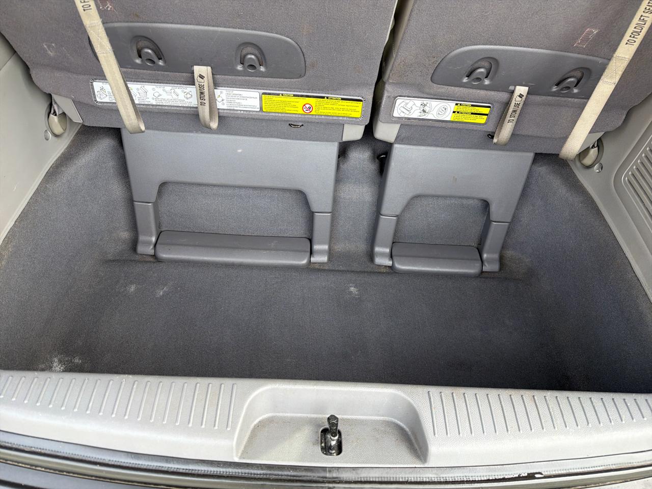 Kia Sedona LX LWB 2012