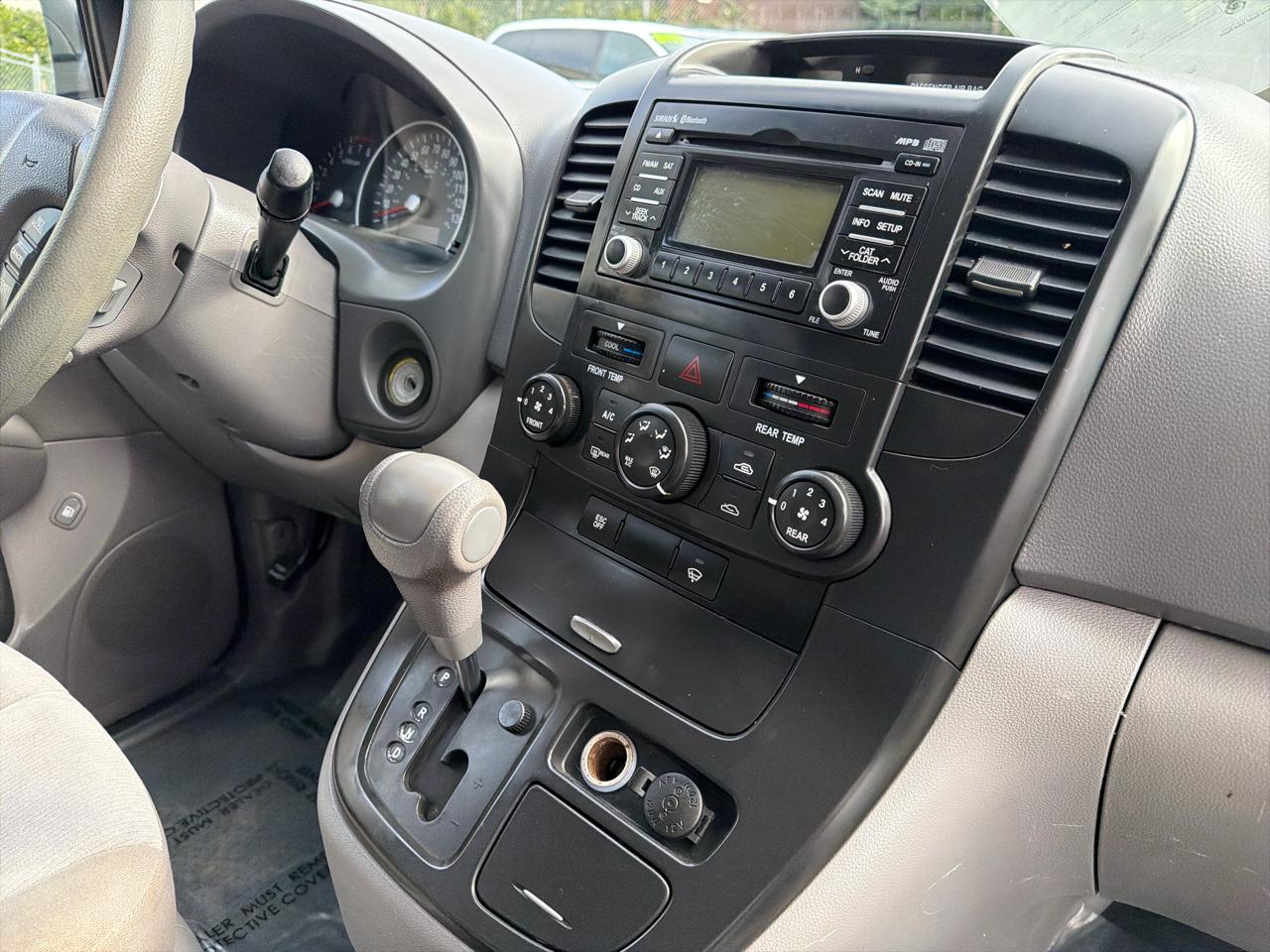 Kia Sedona LX LWB 2012