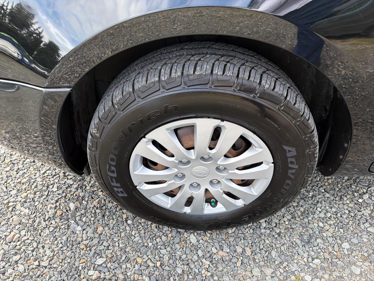 Kia Sedona LX LWB 2012