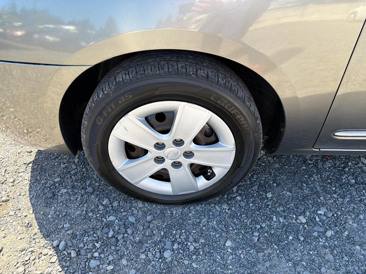 Kia Rondo Base 2009