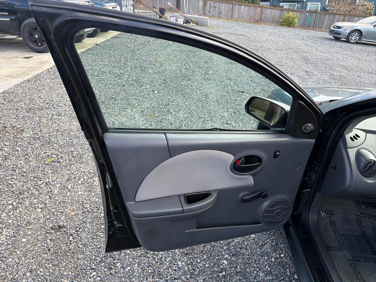 Saturn ION Sedan 2 2004