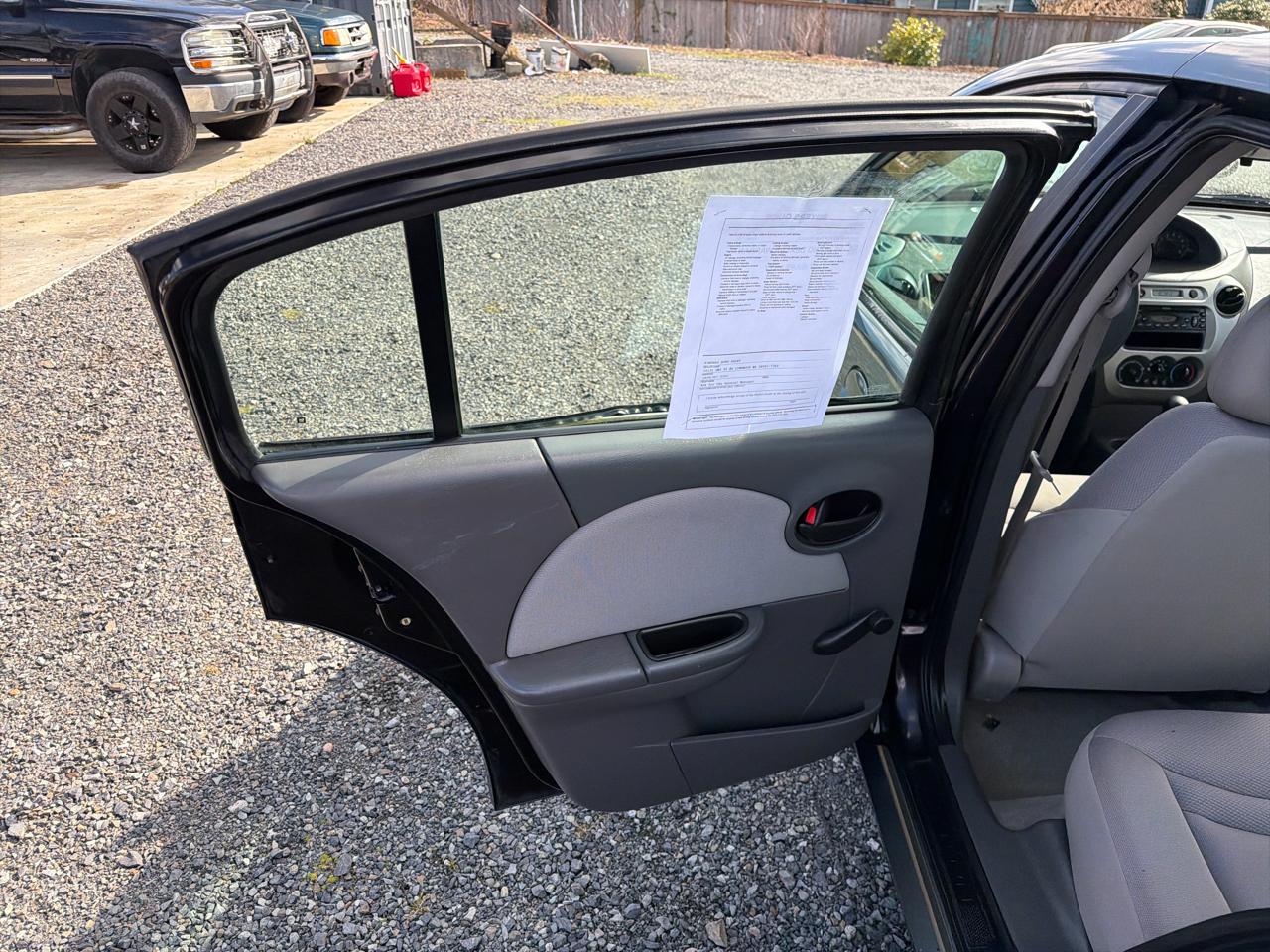 Saturn ION Sedan 2 2004