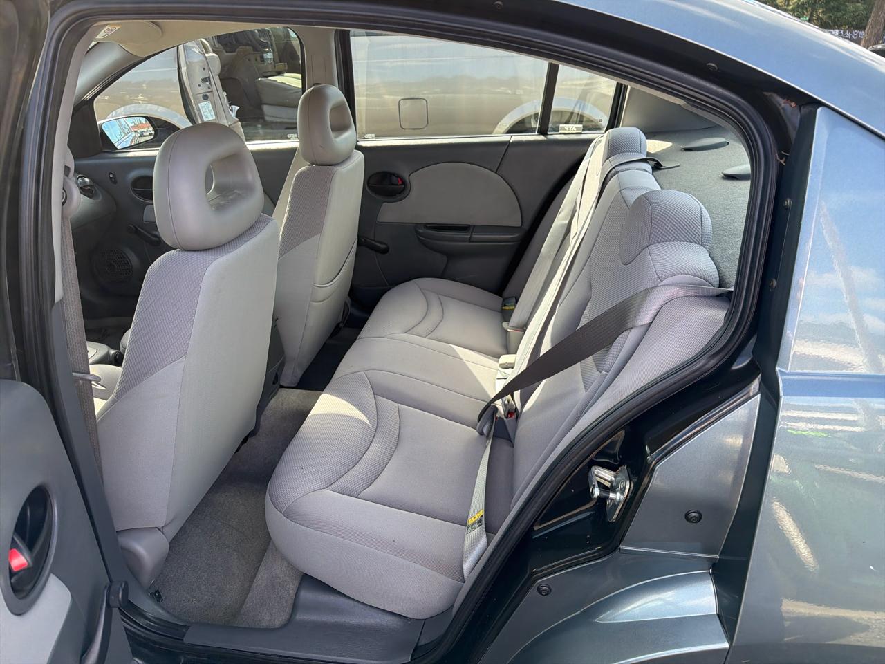 Saturn ION Sedan 2 2004