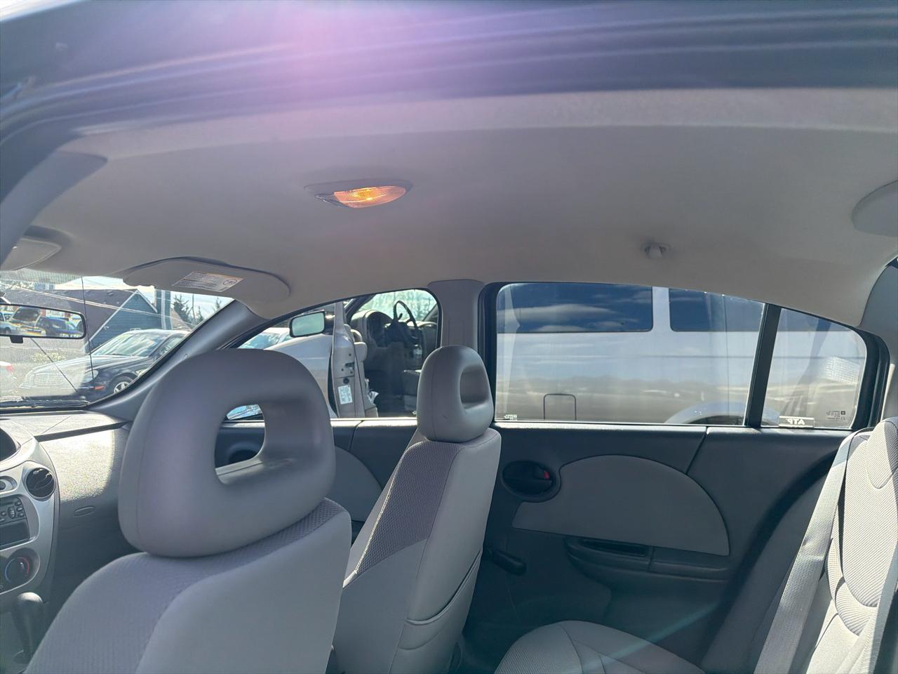 Saturn ION Sedan 2 2004