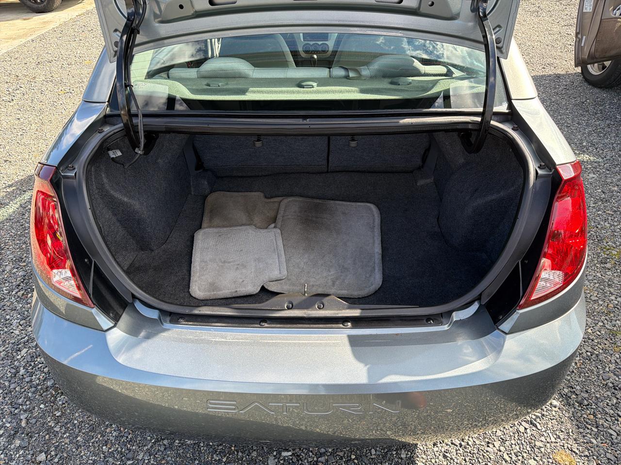 Saturn ION Sedan 2 2004