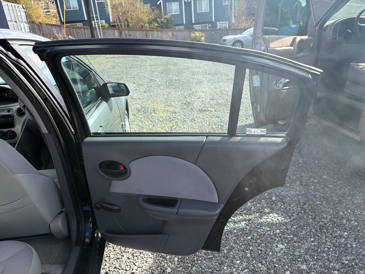 Saturn ION Sedan 2 2004