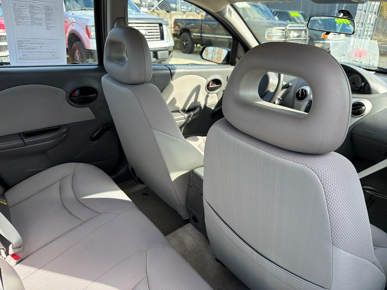 Saturn ION Sedan 2 2004