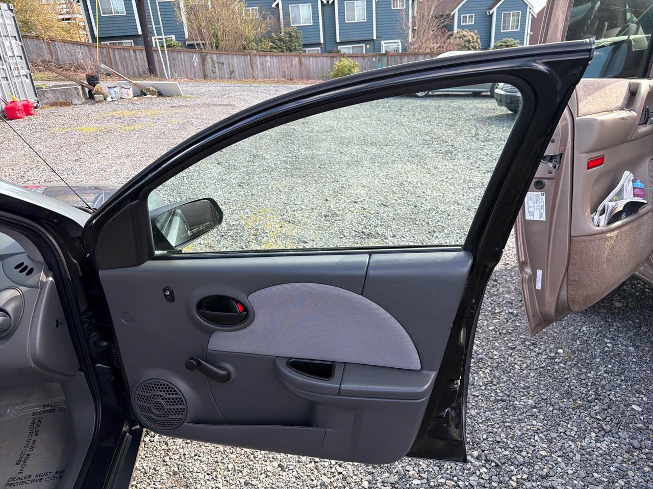 Saturn ION Sedan 2 2004